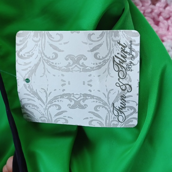 Fun & Flirt Pull On Lightweight Blouse NEW- Sz. Lrg - Picture 5 of 6